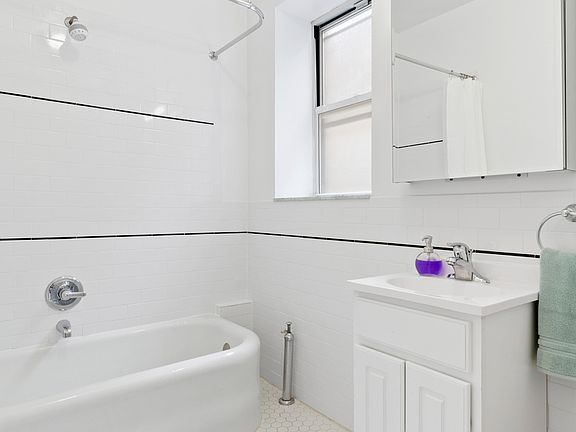 5th image of 606 W 113th St APT 4D