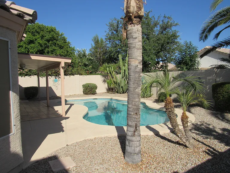 853 E Constitution Dr — Photo 22