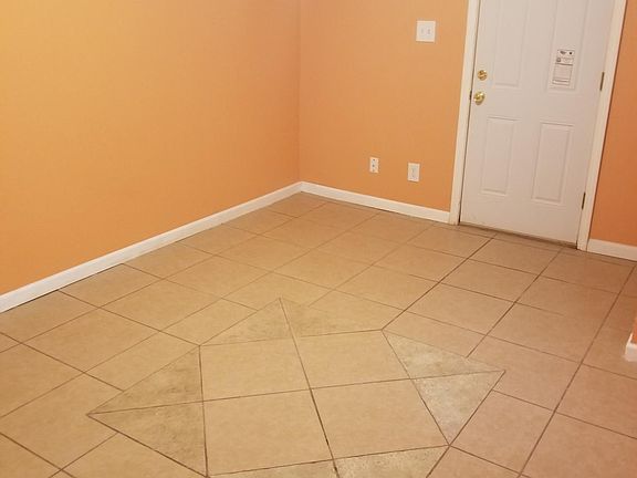 4th image of 527 Kernan Dr