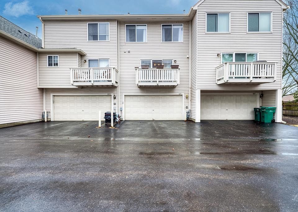 2nd image of 825 Essex Cir #825