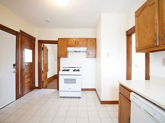 5th image of 74 Crystal Ave Floor 3