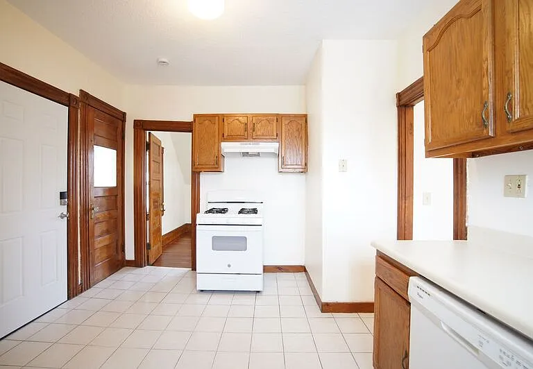 74 Crystal Ave #3 — Photo 4