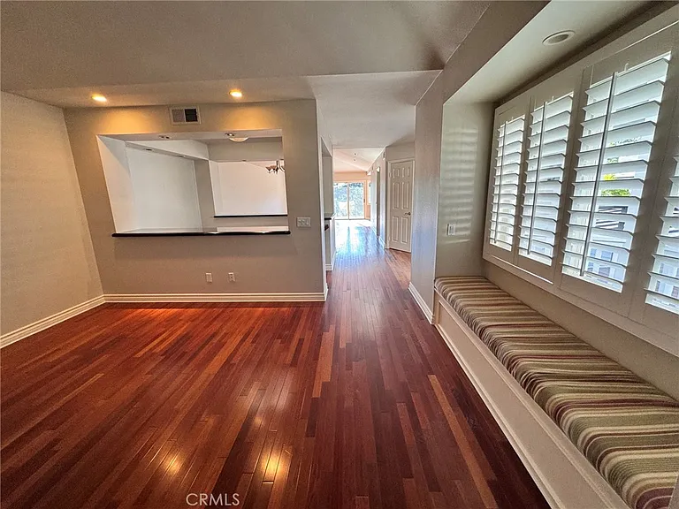 825 Hibiscus Ct — Photo 3