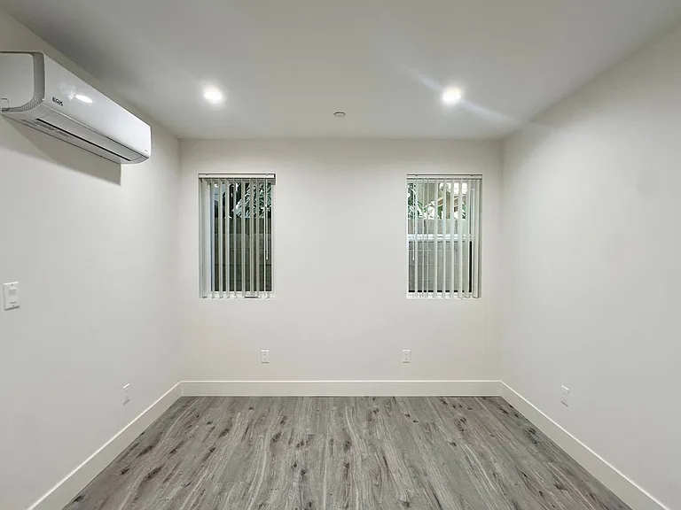 11512 Oxford Ave — Photo 59