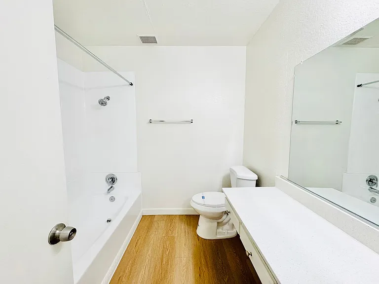 Westpark Apartments — Photo 16