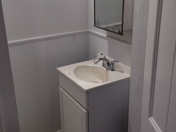 2nd image of 6 Auburn St #7