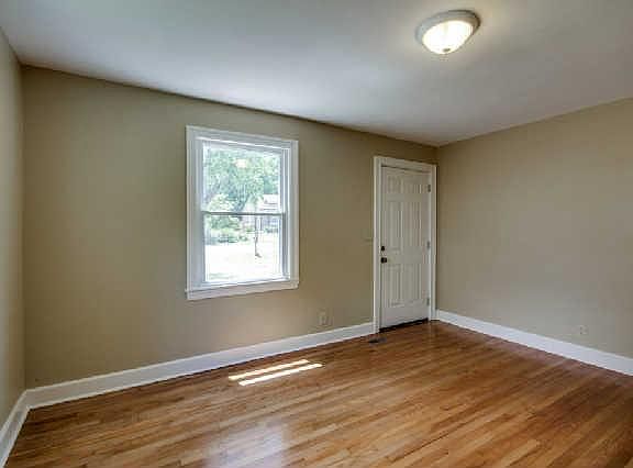 5th image of 256 Sunrise Ave