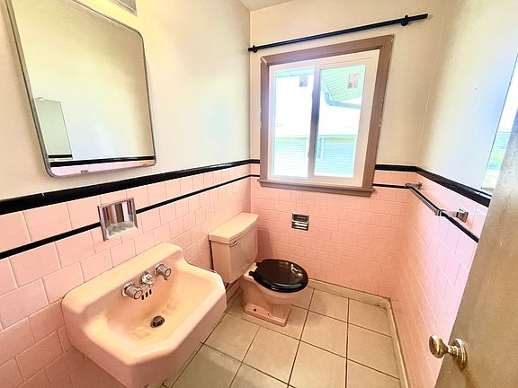 5th image of 2713 S 74th St