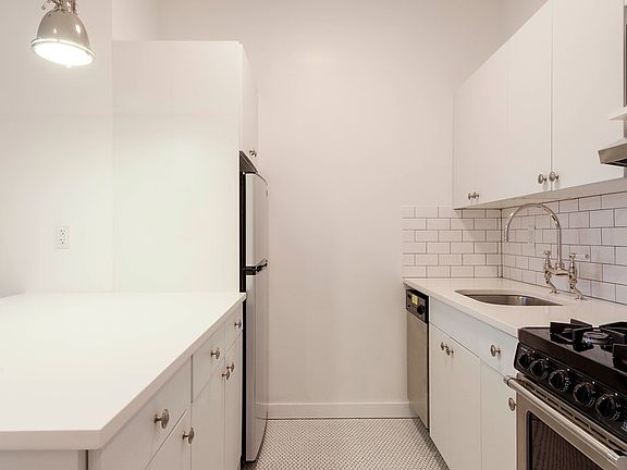 3rd image of 65 4th Ave APT 4B