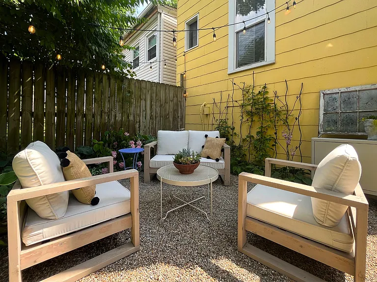 2124 Herrick Ave — Photo 28