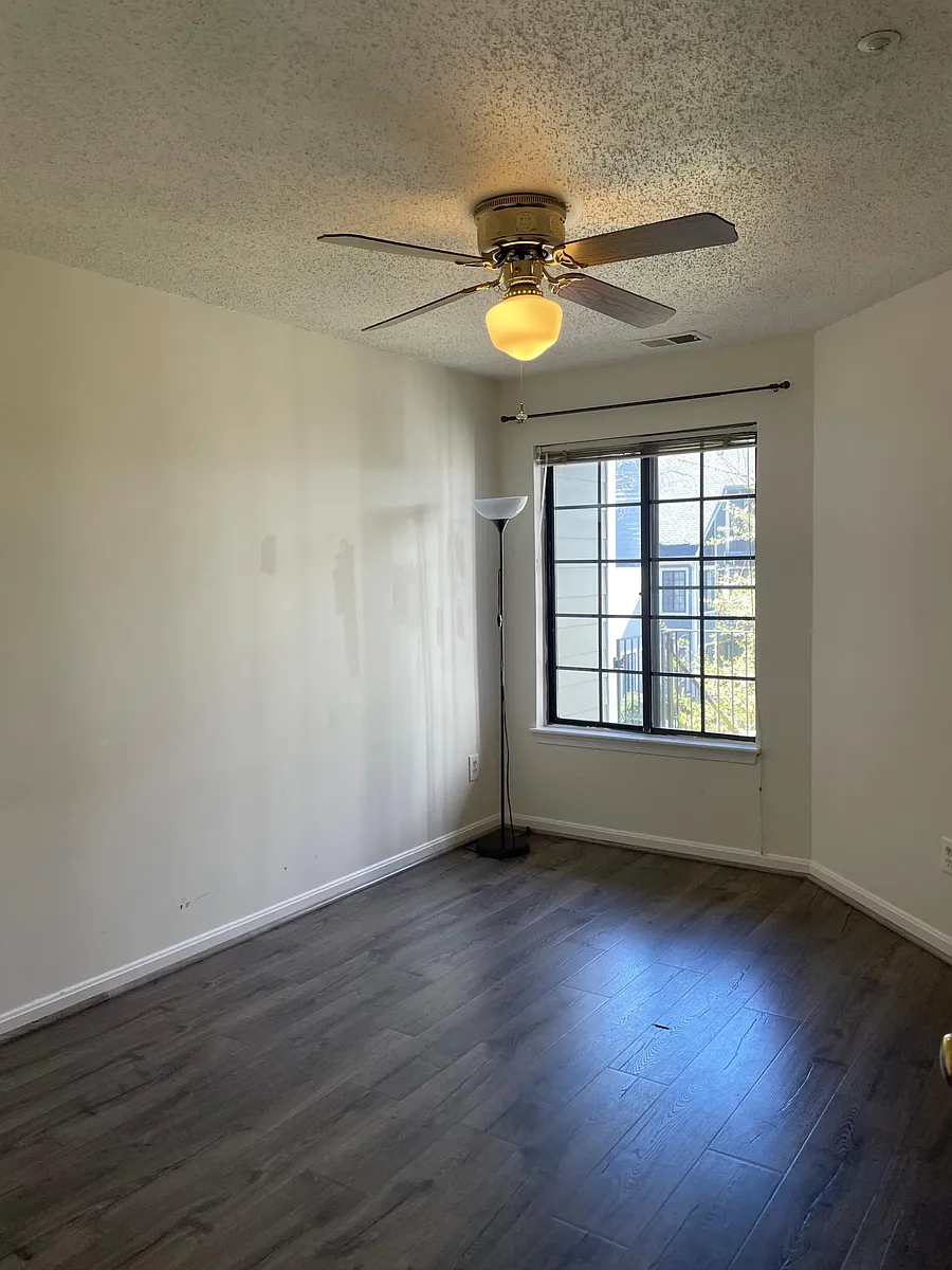 Building Photo - 7000 Irwell Ln #11C
