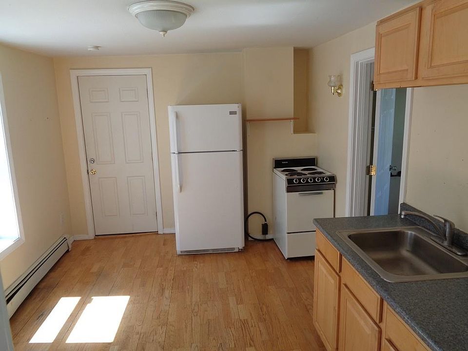 2nd image of 35 Grove St
