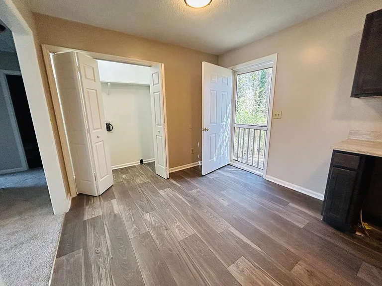 404 Poplar St — Photo 5