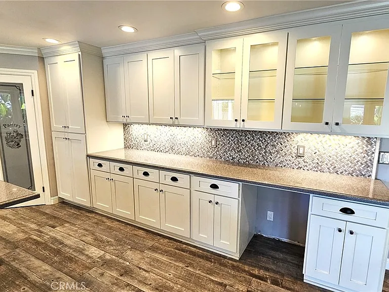 1124 W Woodcrest Ave — Photo 4