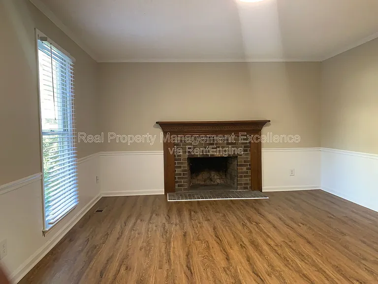 4437 Whisperwood Dr — Photo 2