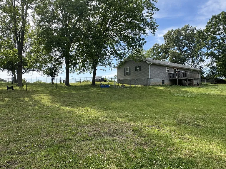 105 Larkins Dr — Photo 30