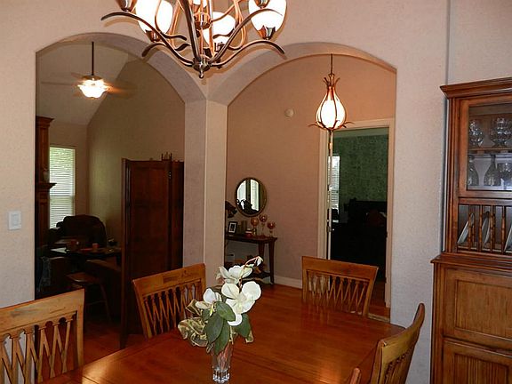 High ceilings throughout with arched doorways and rounded corners