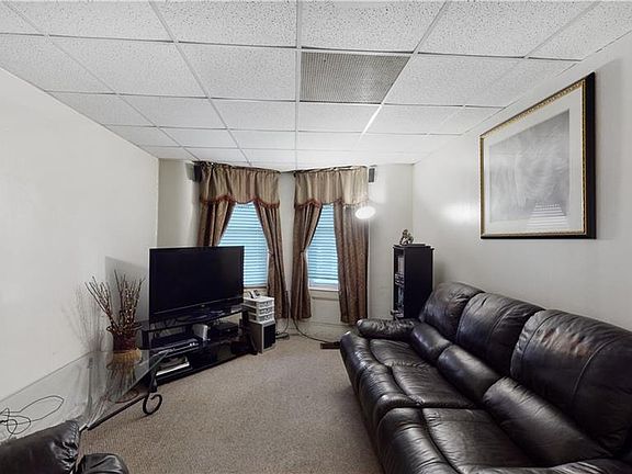 3rd image of 374 Grant Ave