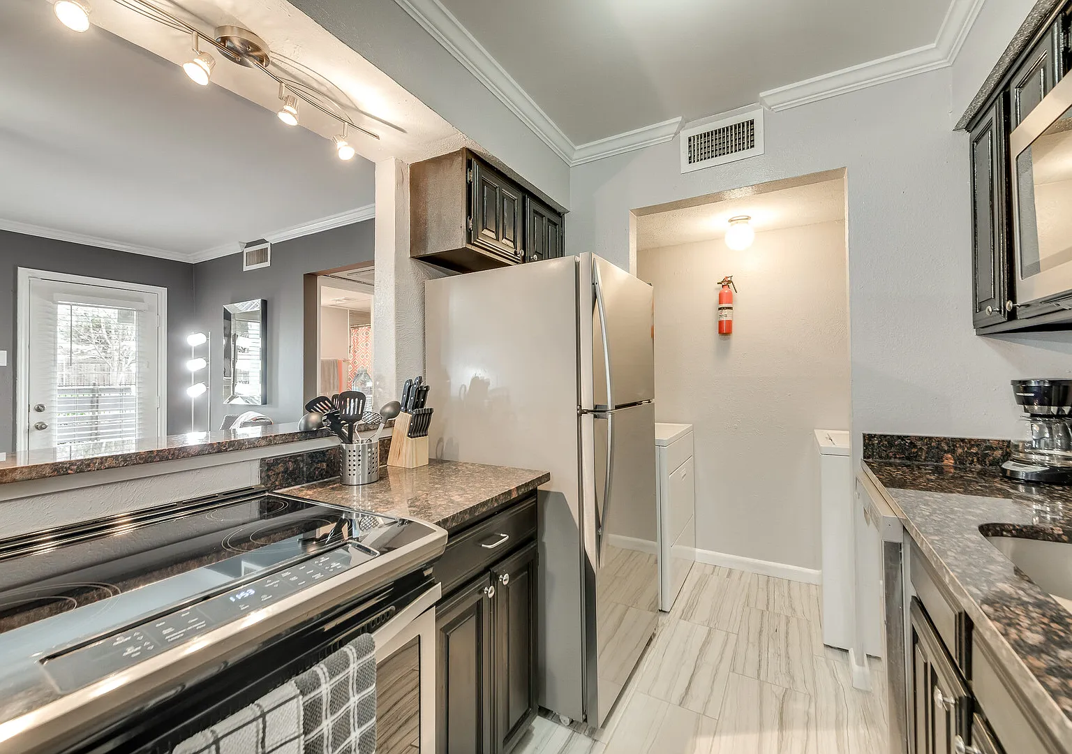 I36 World Cup Stay - 18 min to AT&T - Sleeps 4 - Free Parking — Photo 4