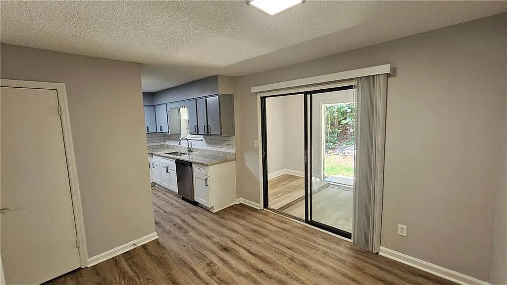 3 bed, 2.5 bath, 1152 sqft, $1,550 — Photo 4
