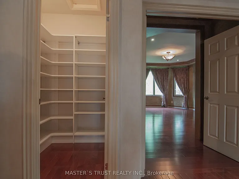 678 Saint Nicholas Ct — Photo 31