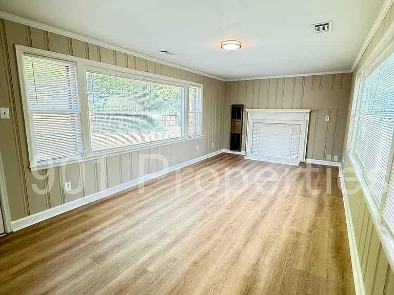 814 Colonial Rd — Photo 11