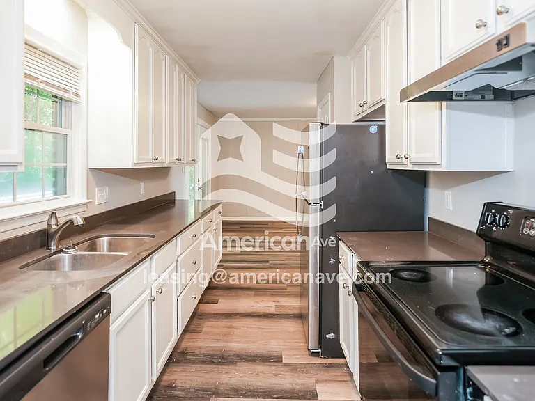 1668858_007_kitchen_14124660.jpg