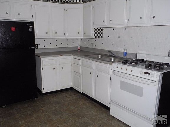 2nd image of 806 E 7th St