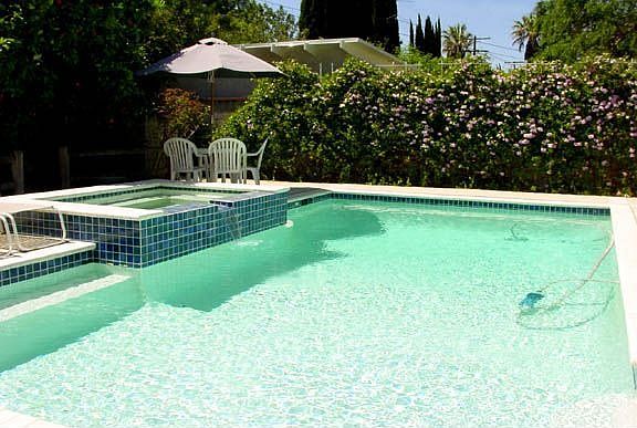 (Energy Efficient) Heated Salt Water Pool & Spa!