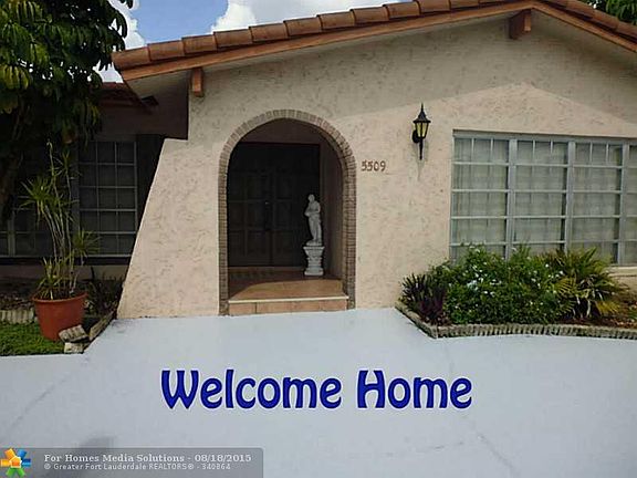 3rd image of 5509 Banyan Ln