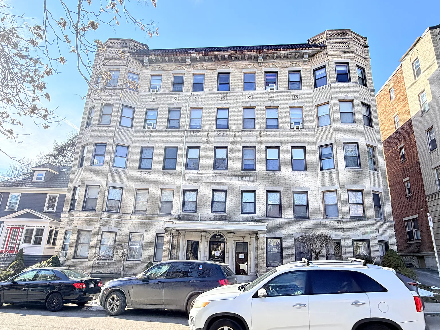 Strathmore Road Apartments — Photo 4