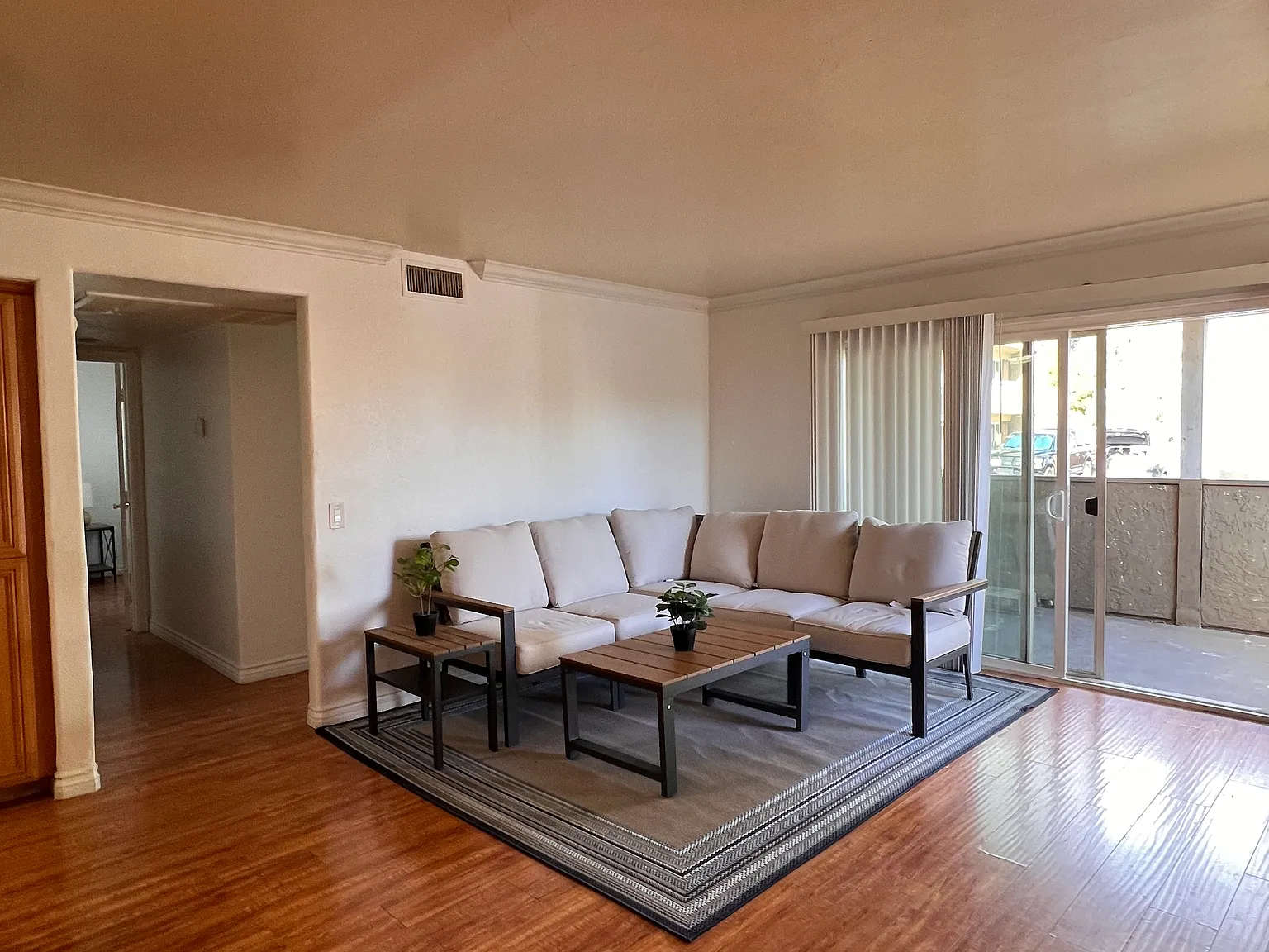 3 bed, 1100 sqft, $3,000 — Photo 3