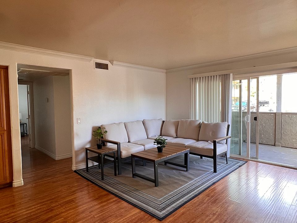 Living RoomC