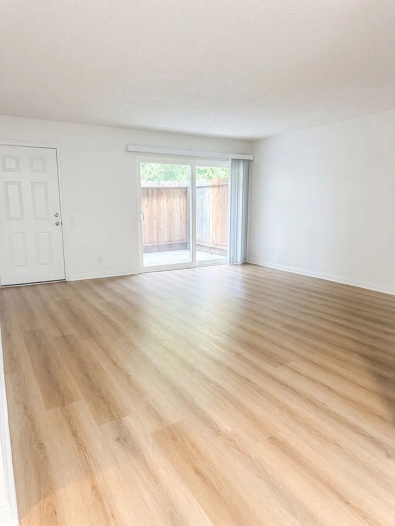 2 bed, 1.5 bath, 850 sqft, $2,795 — Photo 2