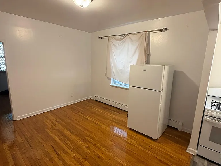 642 18th Ave #1R — Photo 4