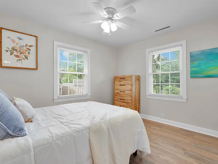 510 Center Dr E — Photo 10