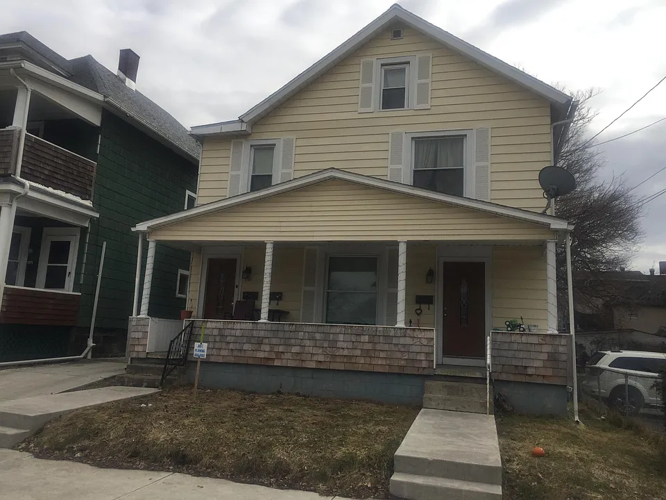 723 W 9th St