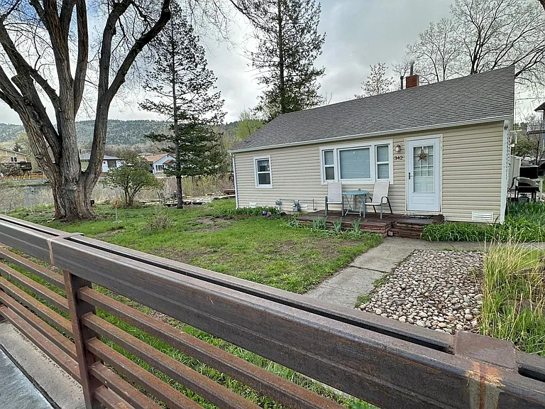 342 4th Ave — Photo 1