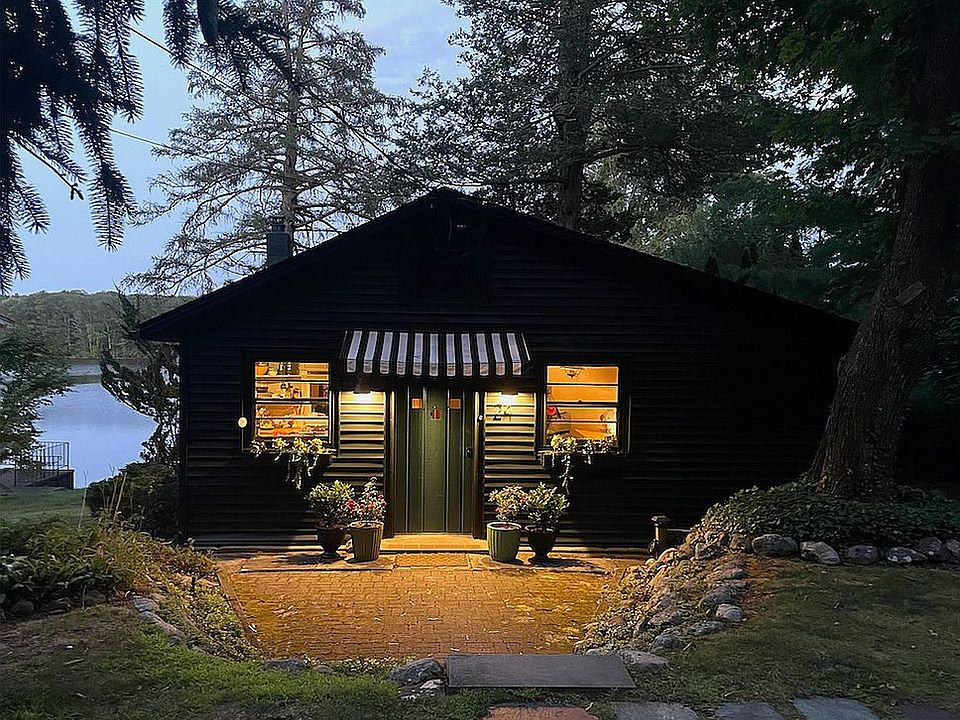 1st image of 24 Laketop Dr