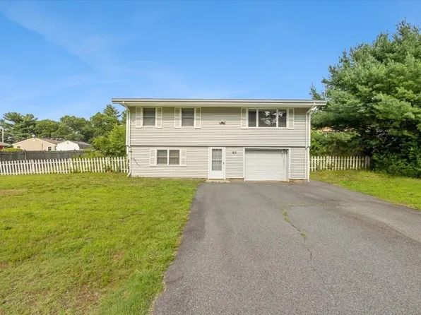 83 Dolan Cir, Taunton, MA 02780