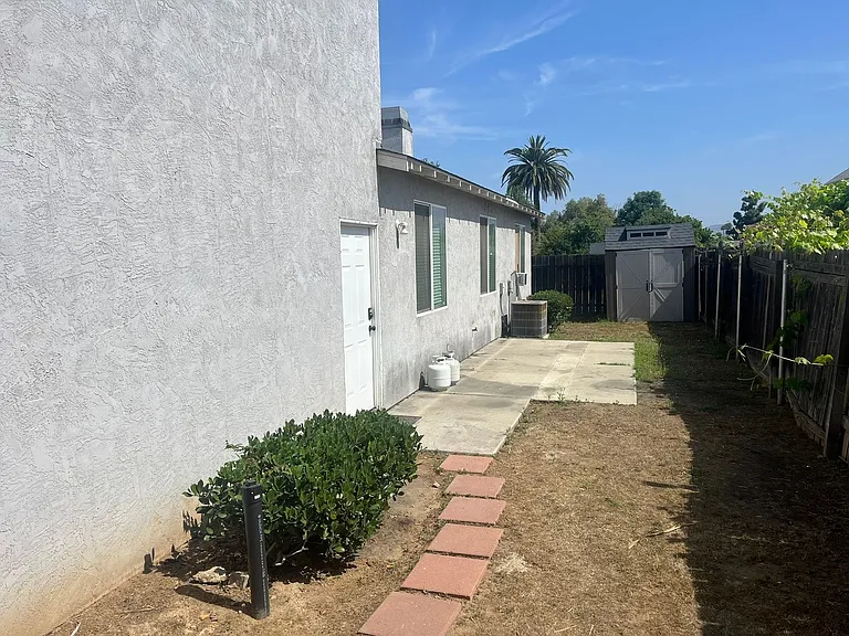643-647 Avocado Ave — Photo 11