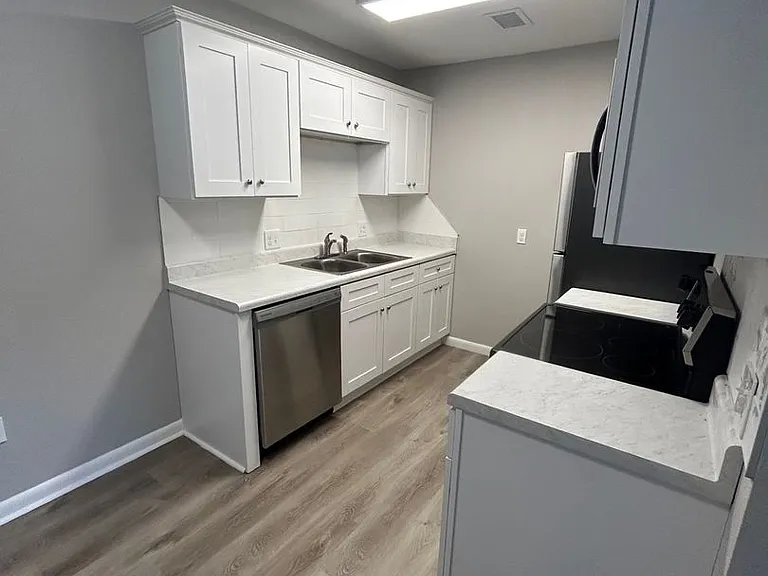 711 Melody Ln #B8 — Photo 2