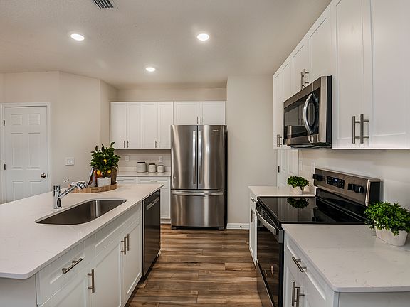 Kitchen with Large Center Island