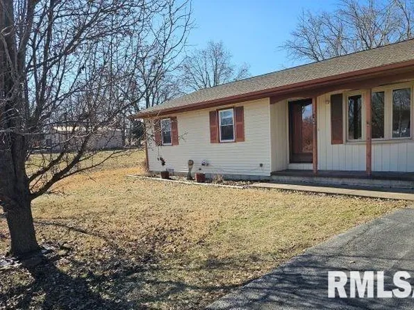 109 Hickory St, Harrisburg, IL 62946