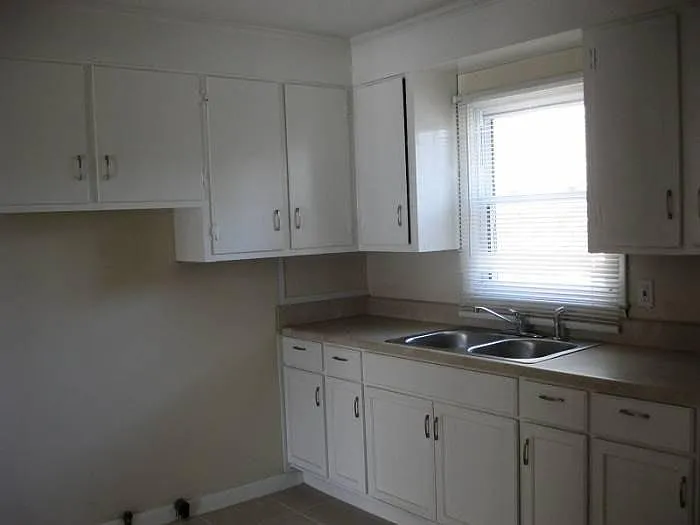 Building Photo - 330 Bunting Dr