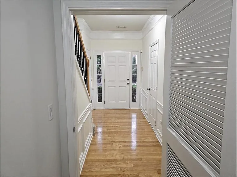 1028 Thornborough Dr — Photo 23