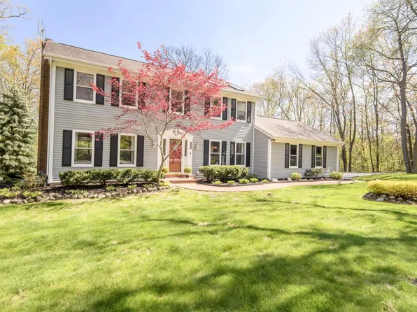 3784 South Lucylle LANE, New Berlin, WI 53146