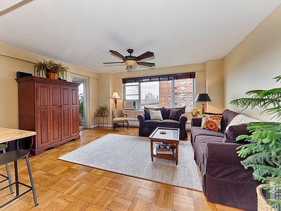 2nd image of 572 Grand St APT G1304