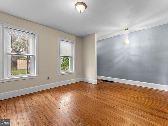 5th image of 423 Breckenridge St