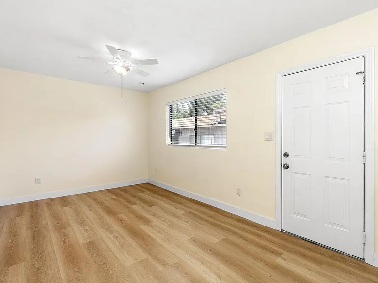 445 47th Street — Photo 2